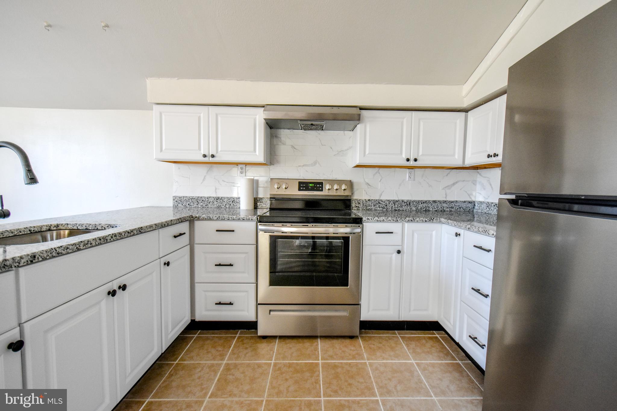 HOLLAND CLIFF SHORES - Residential Lease