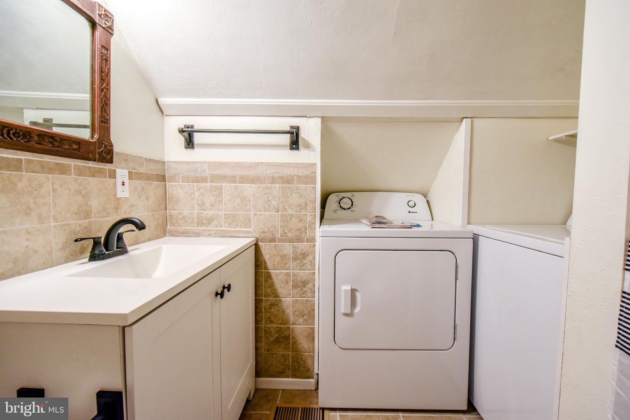 HOLLAND CLIFF SHORES - Residential Lease