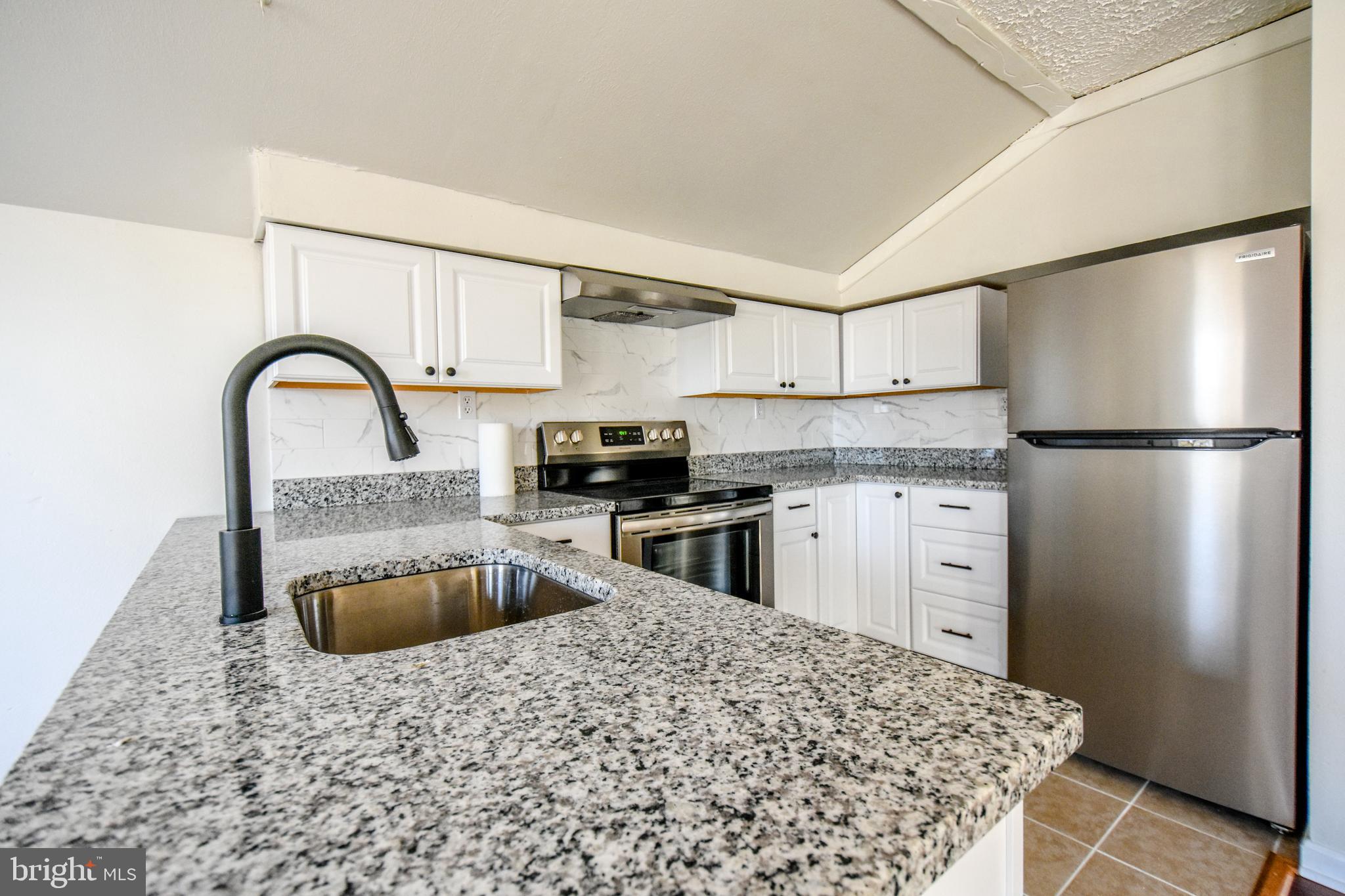 HOLLAND CLIFF SHORES - Residential Lease