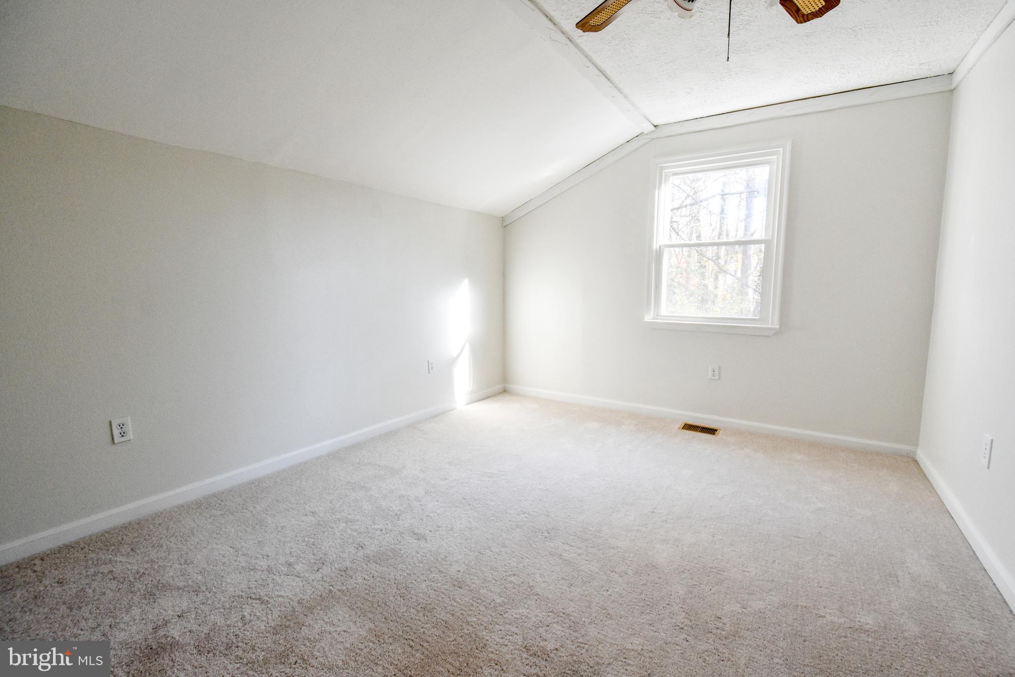 HOLLAND CLIFF SHORES - Residential Lease