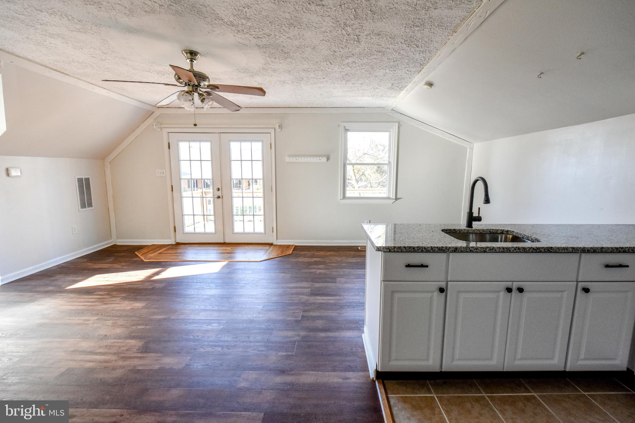 HOLLAND CLIFF SHORES - Residential Lease