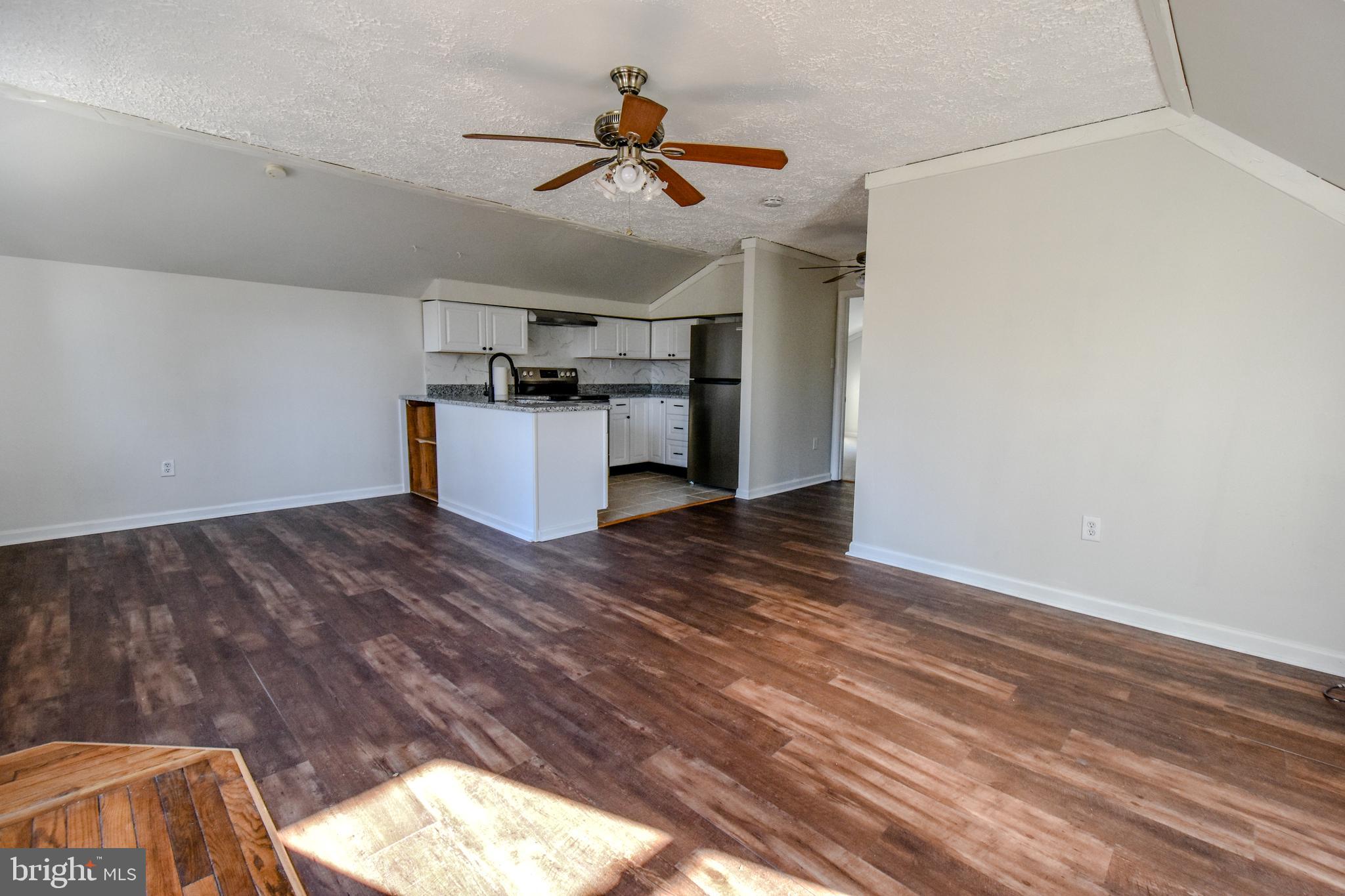 HOLLAND CLIFF SHORES - Residential Lease