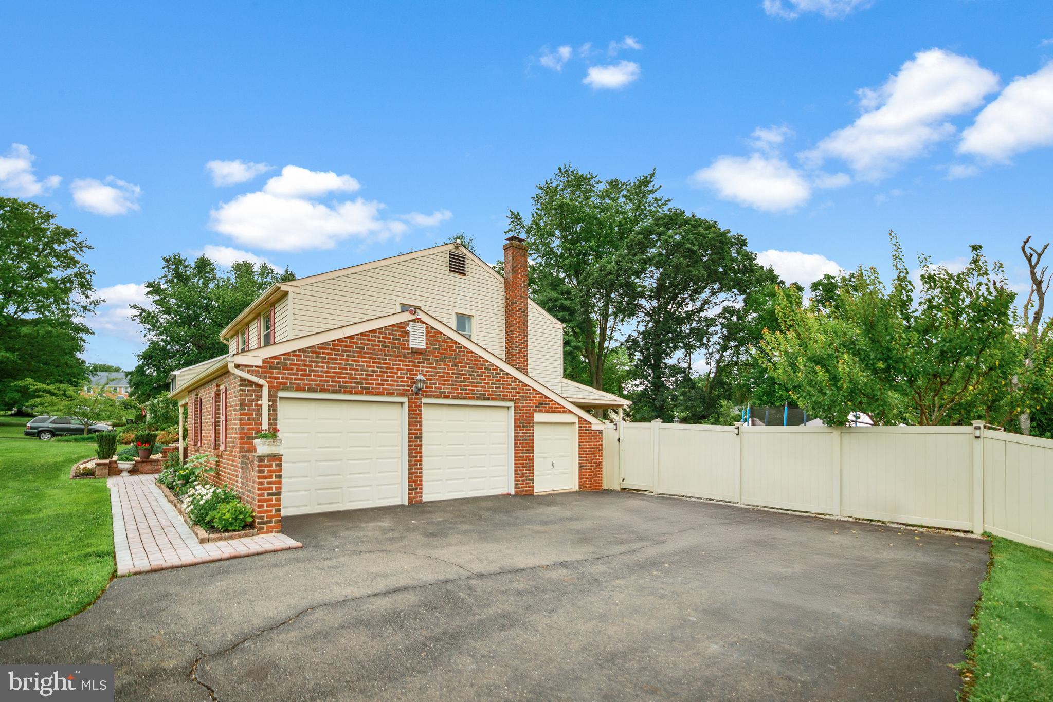 18 DAFFODIL DRIVE