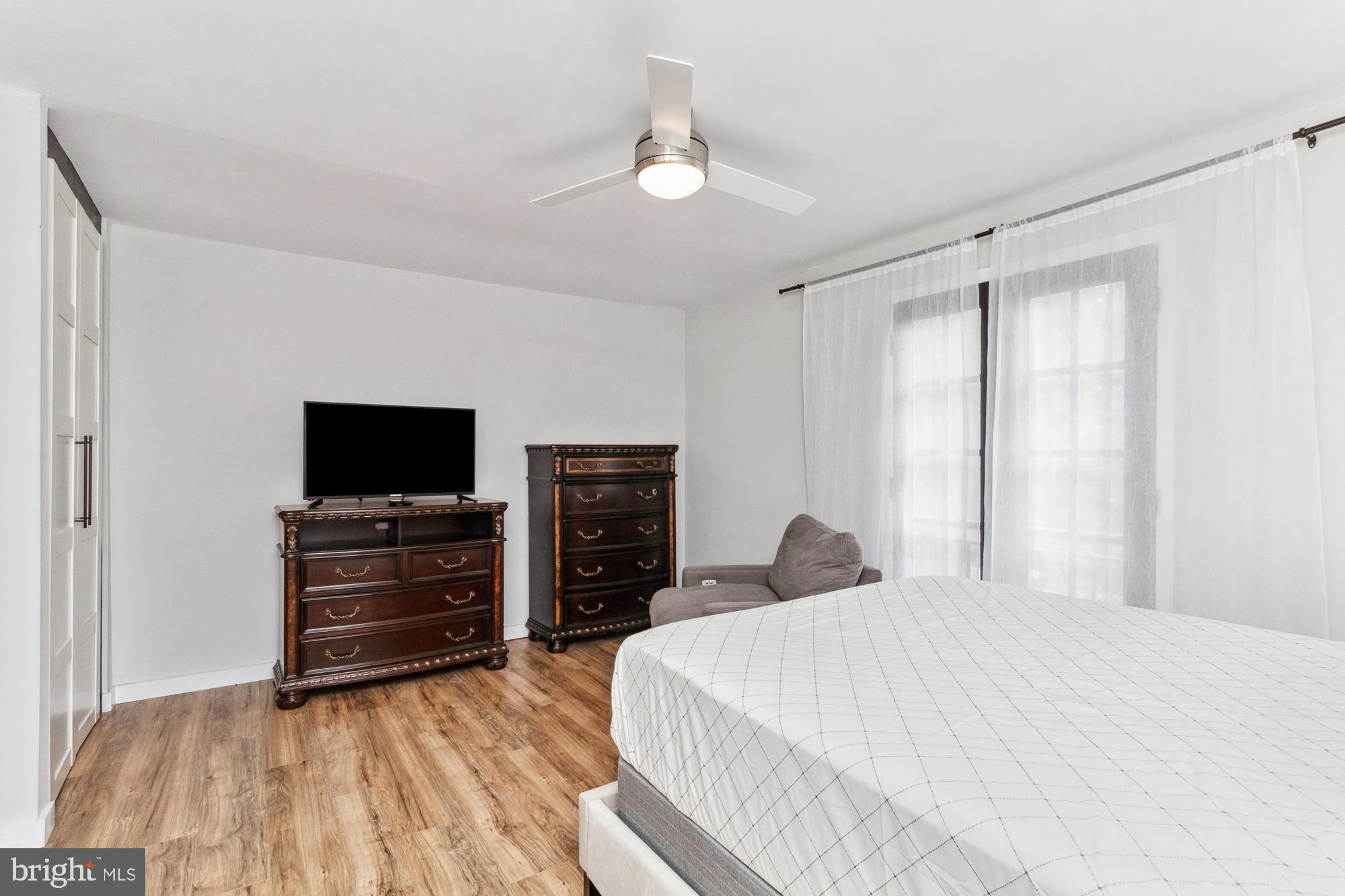 HOMELAND SOUTHWAY - Residential
