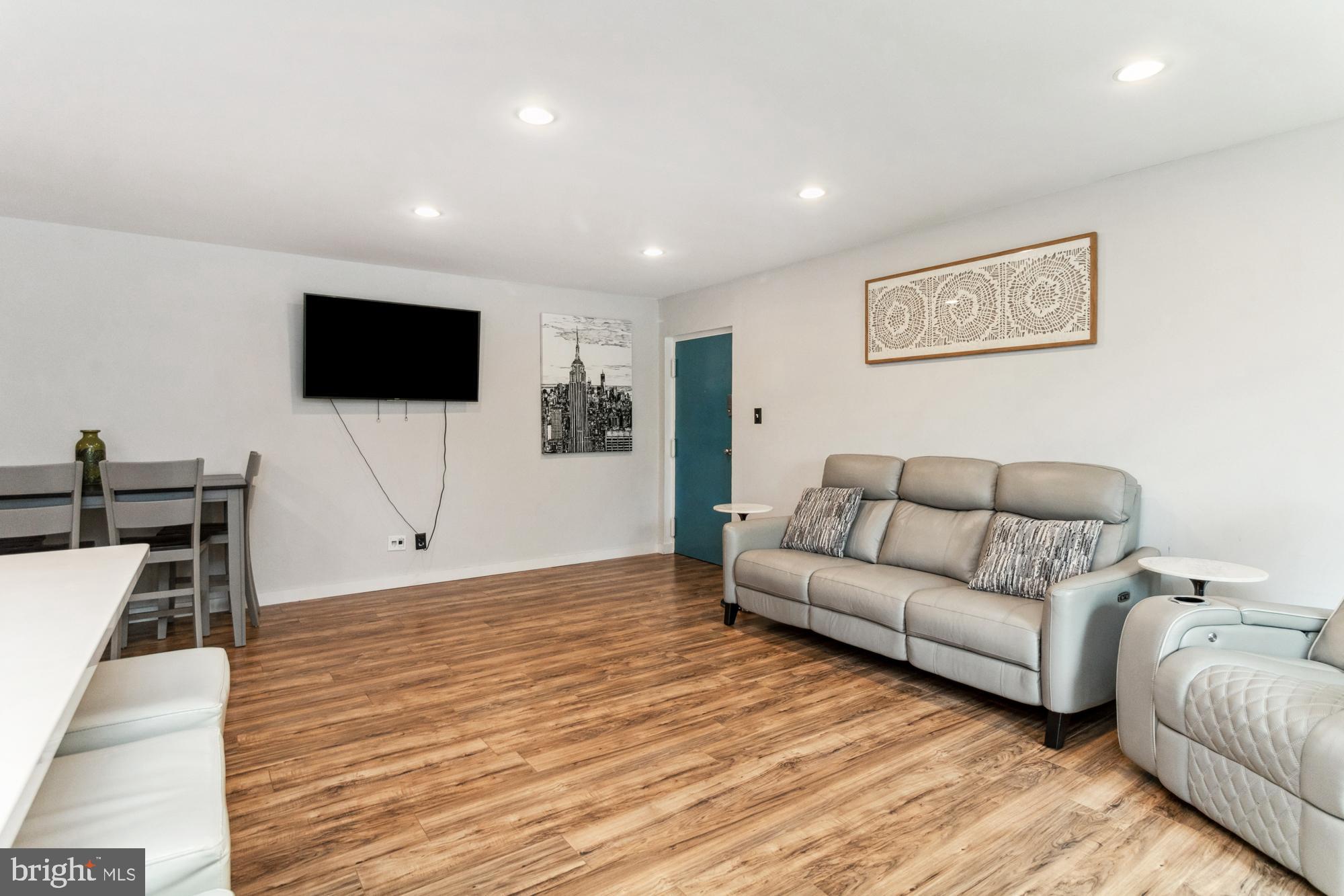 HOMELAND SOUTHWAY - Residential