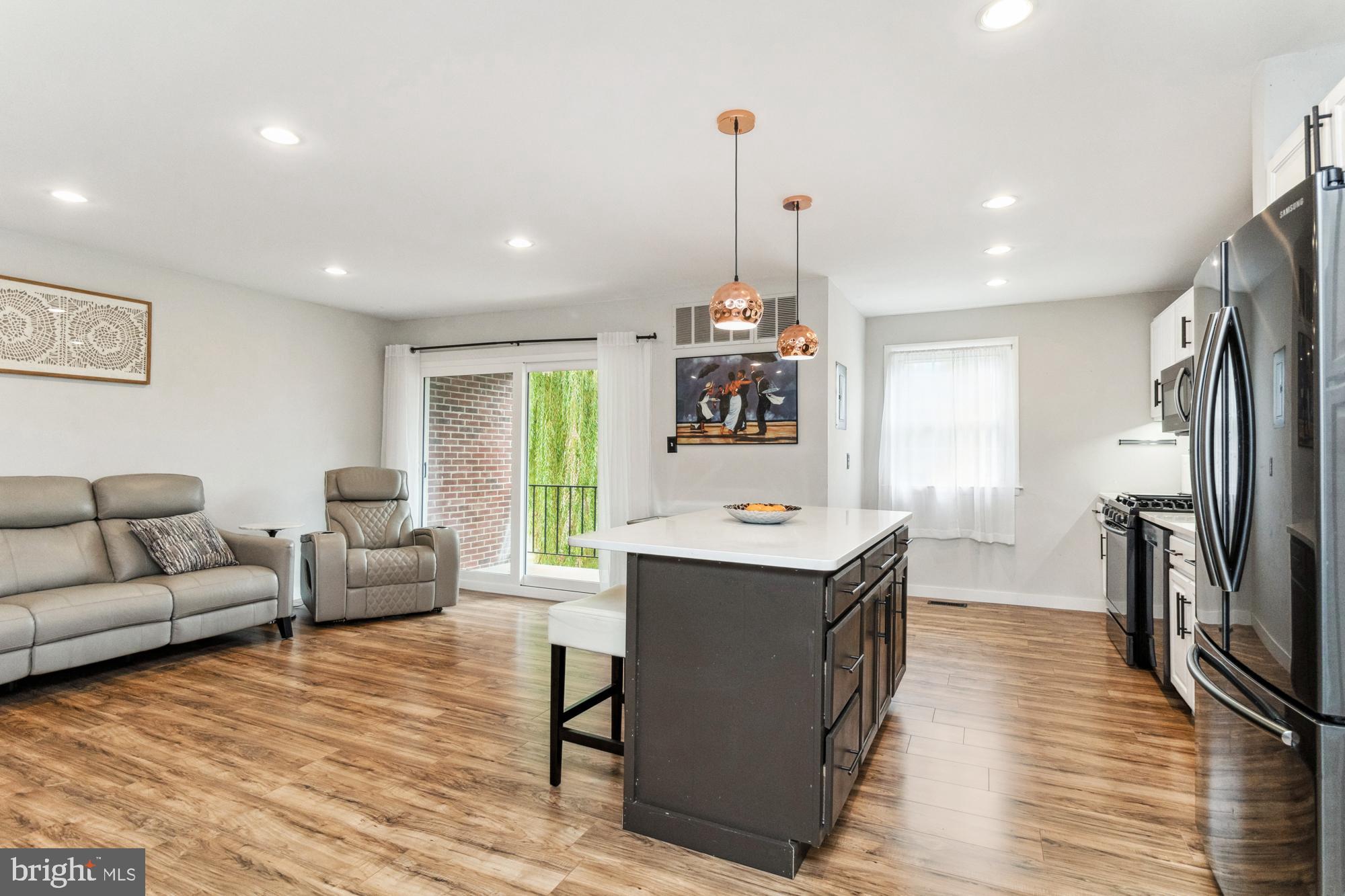 HOMELAND SOUTHWAY - Residential