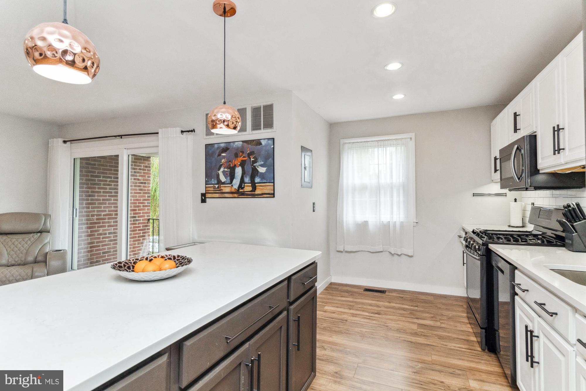 HOMELAND SOUTHWAY - Residential