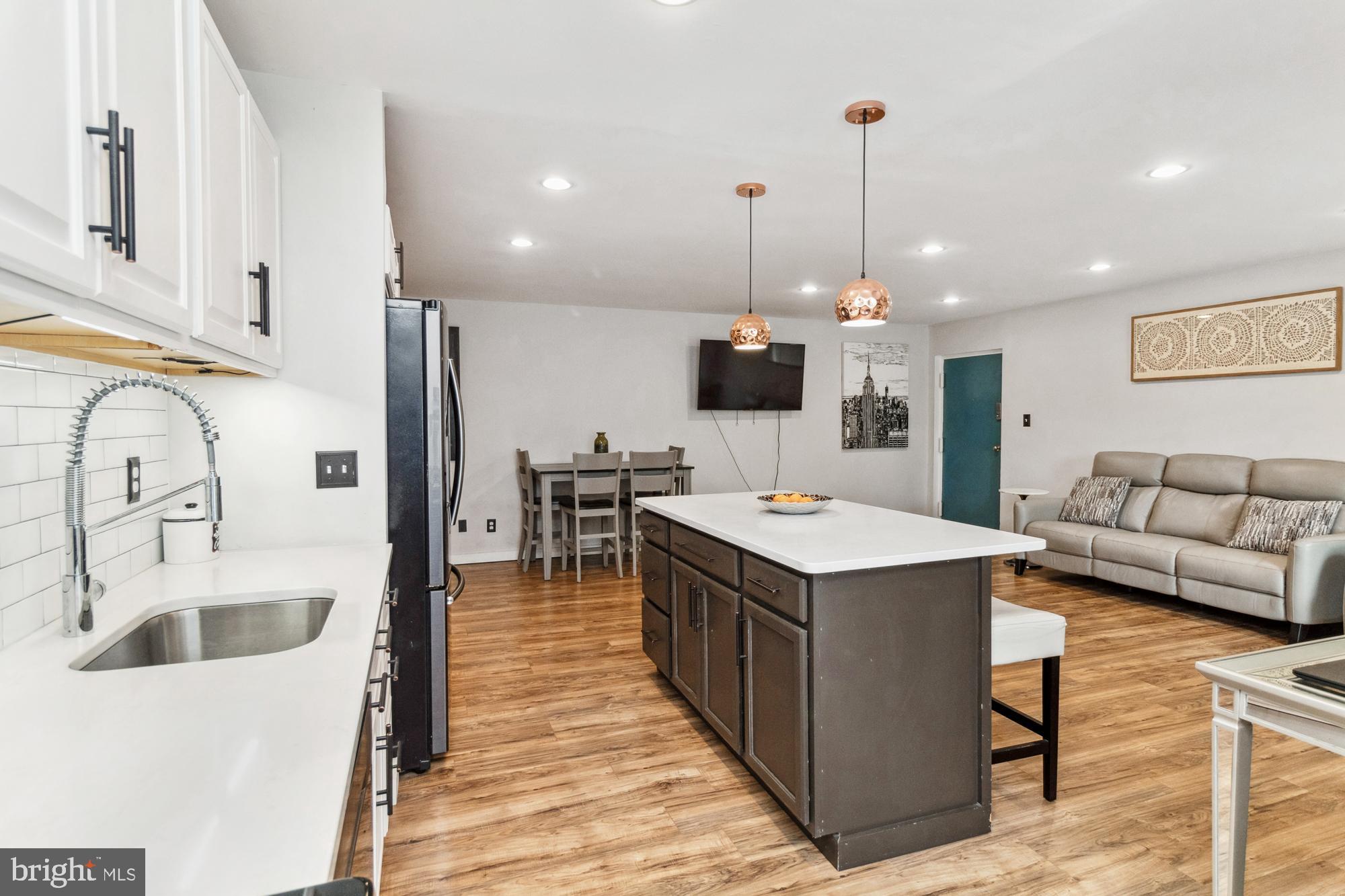 HOMELAND SOUTHWAY - Residential