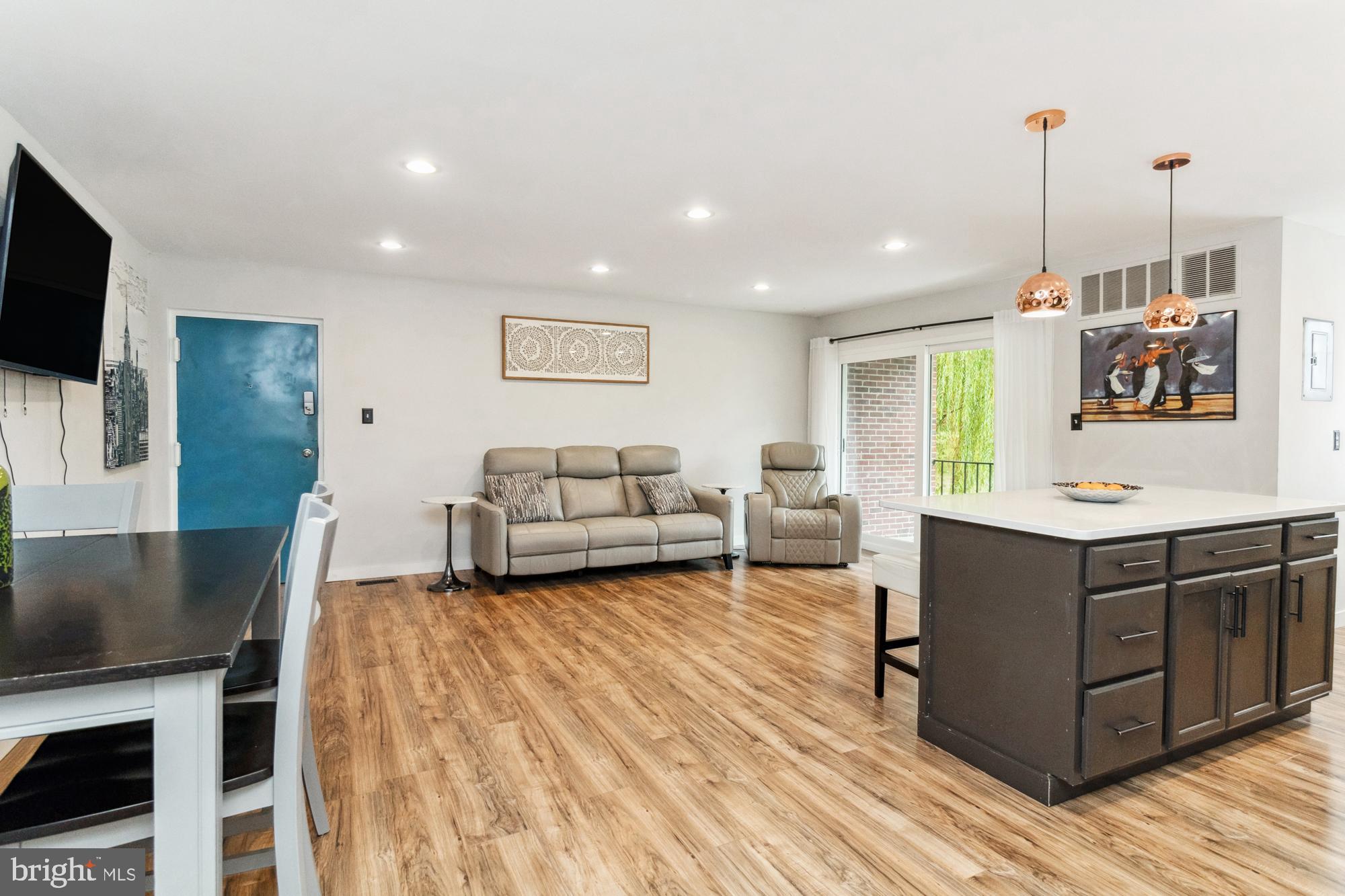 HOMELAND SOUTHWAY - Residential