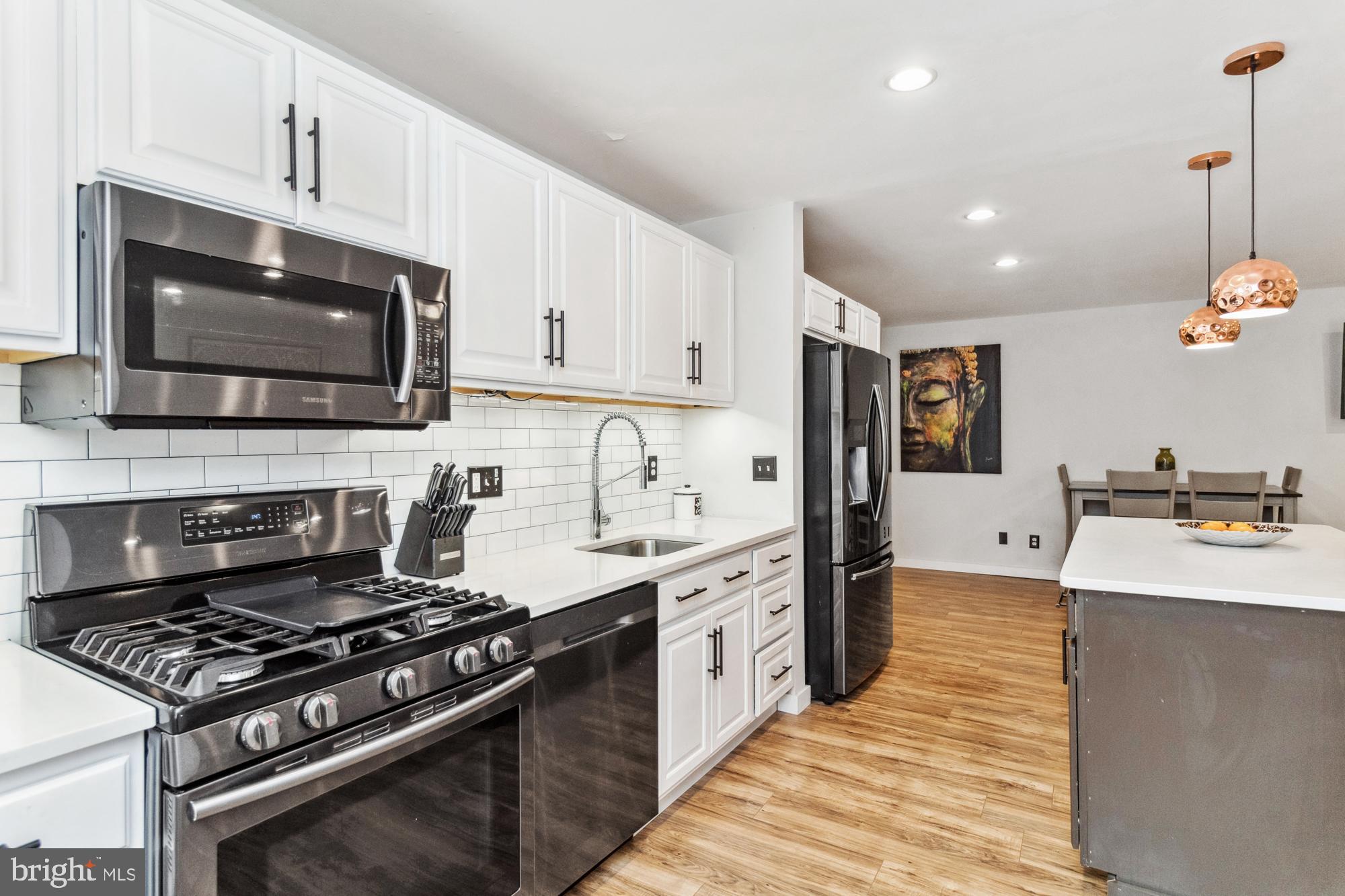 HOMELAND SOUTHWAY - Residential