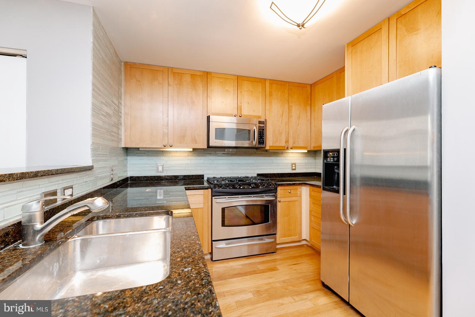 1900 HAMILTON STREET D6