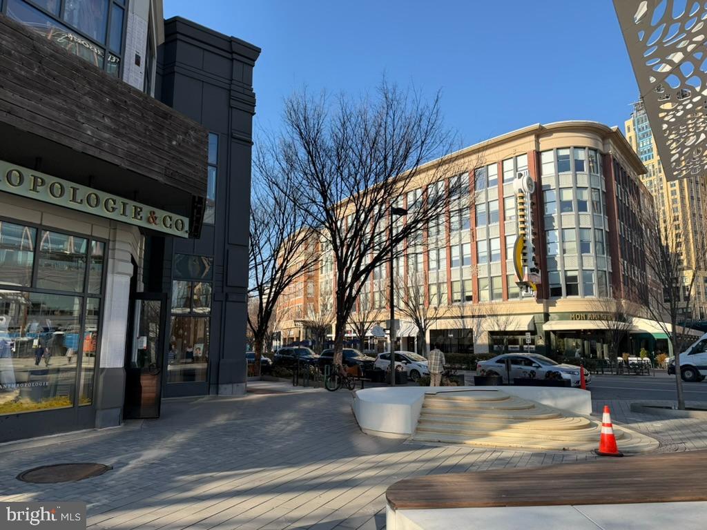 CRESCENT PLAZA - Residential