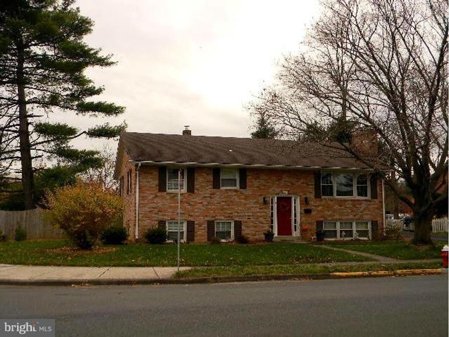 Spacious 2 level home w/ 1990+ FINISHED SQUARE FEET on 2 levels w/ 4 bedrooms & 3 full bathrooms  Renovated kitchen & bathrooms. Dining & living rooms off kitchen & large lower level rec room. Hardwood floors, recessed lights, molding. Treed yard partially fenced. Located in The Town of Leesburg min's to Rust Library, Ida Lee, Commuter Routes, Historic Downtown Leesburg,W&OD, Shopping & Dining.