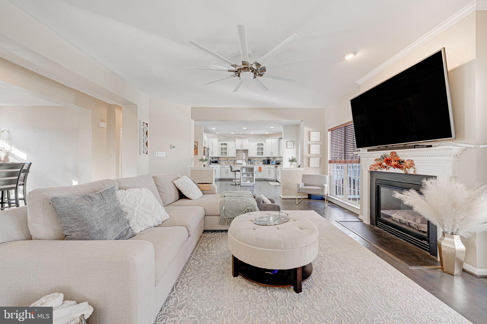 BROAD RUN OAKS - Residential