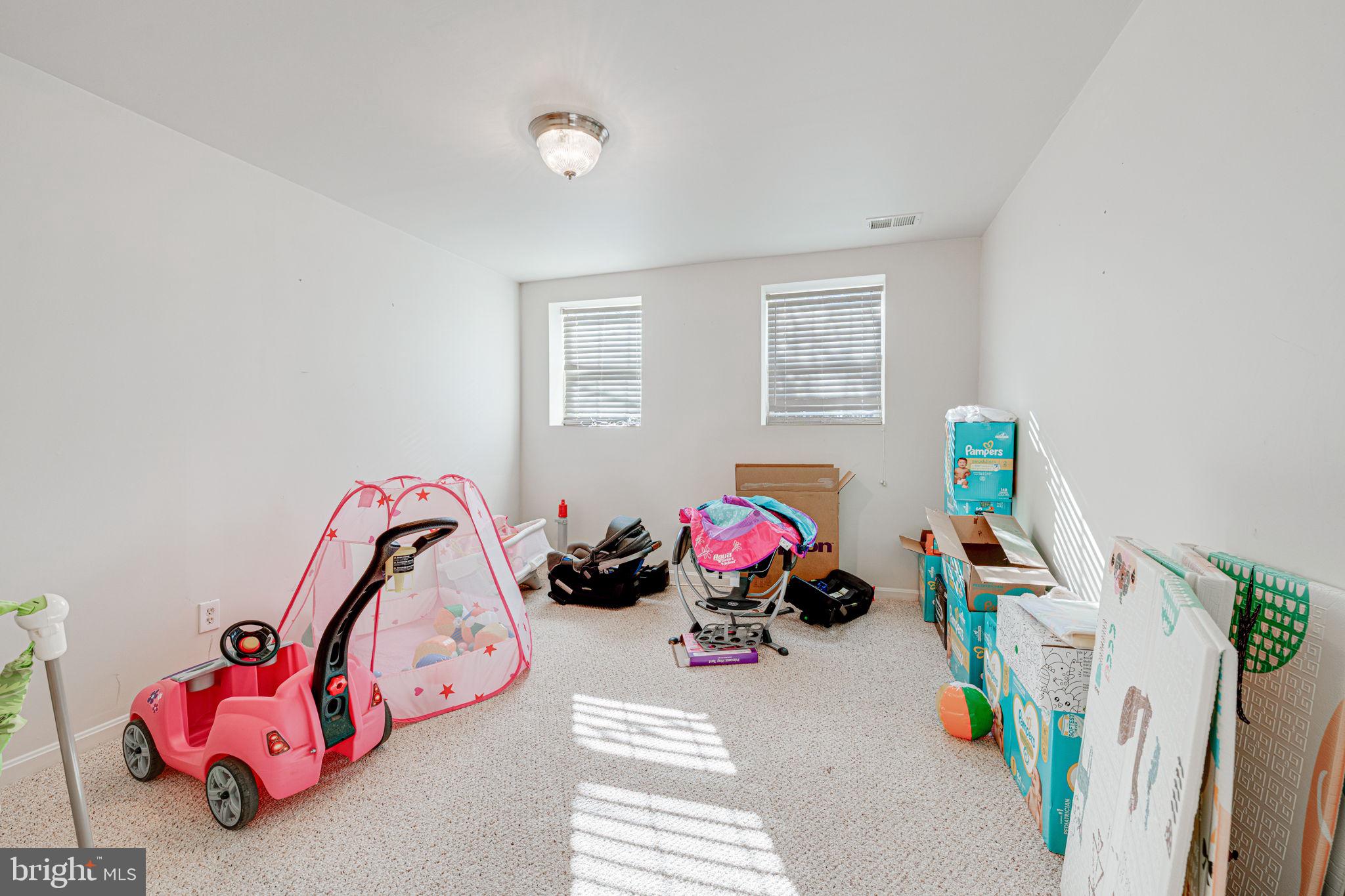 BROAD RUN OAKS - Residential