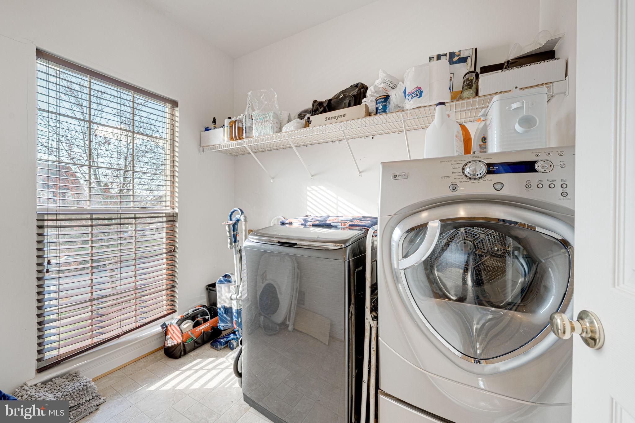 BROAD RUN OAKS - Residential