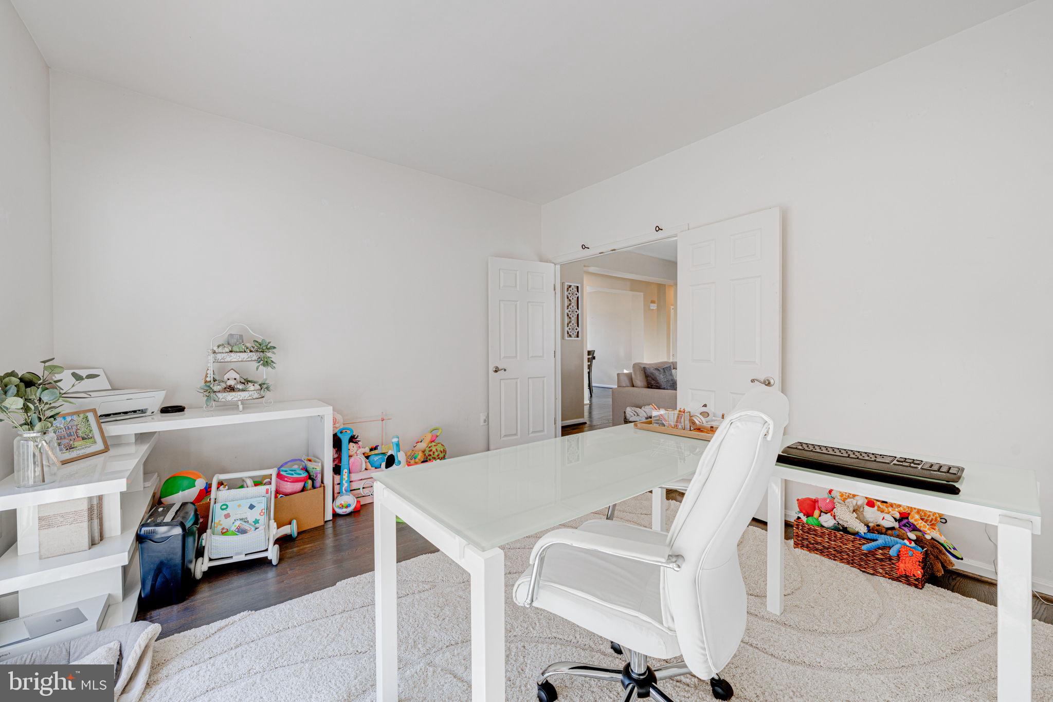 BROAD RUN OAKS - Residential