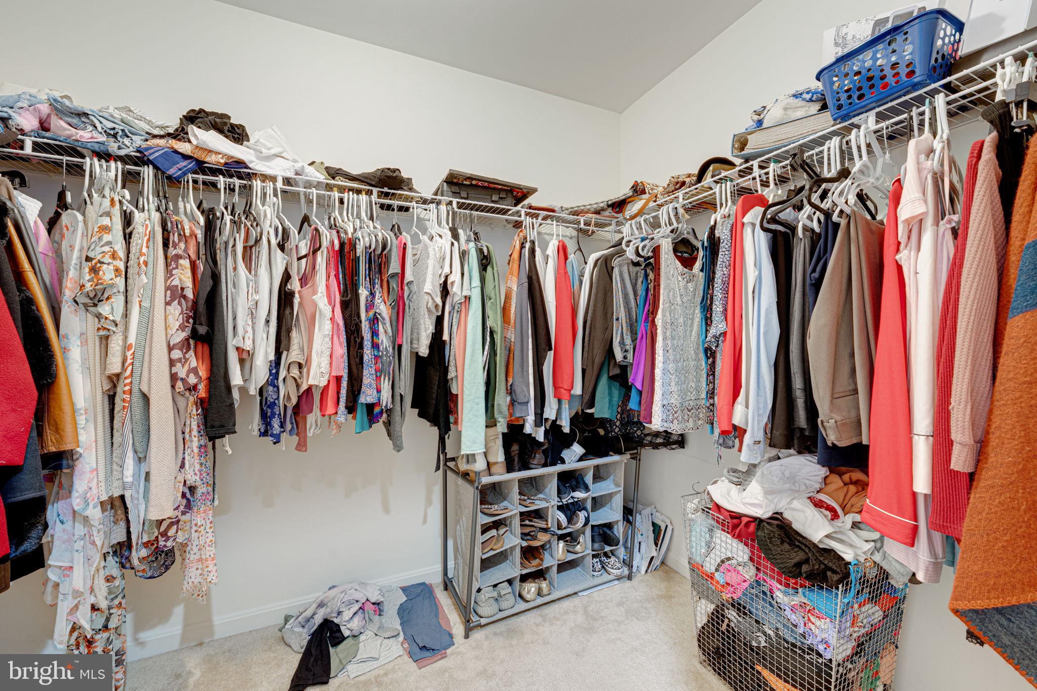 BROAD RUN OAKS - Residential