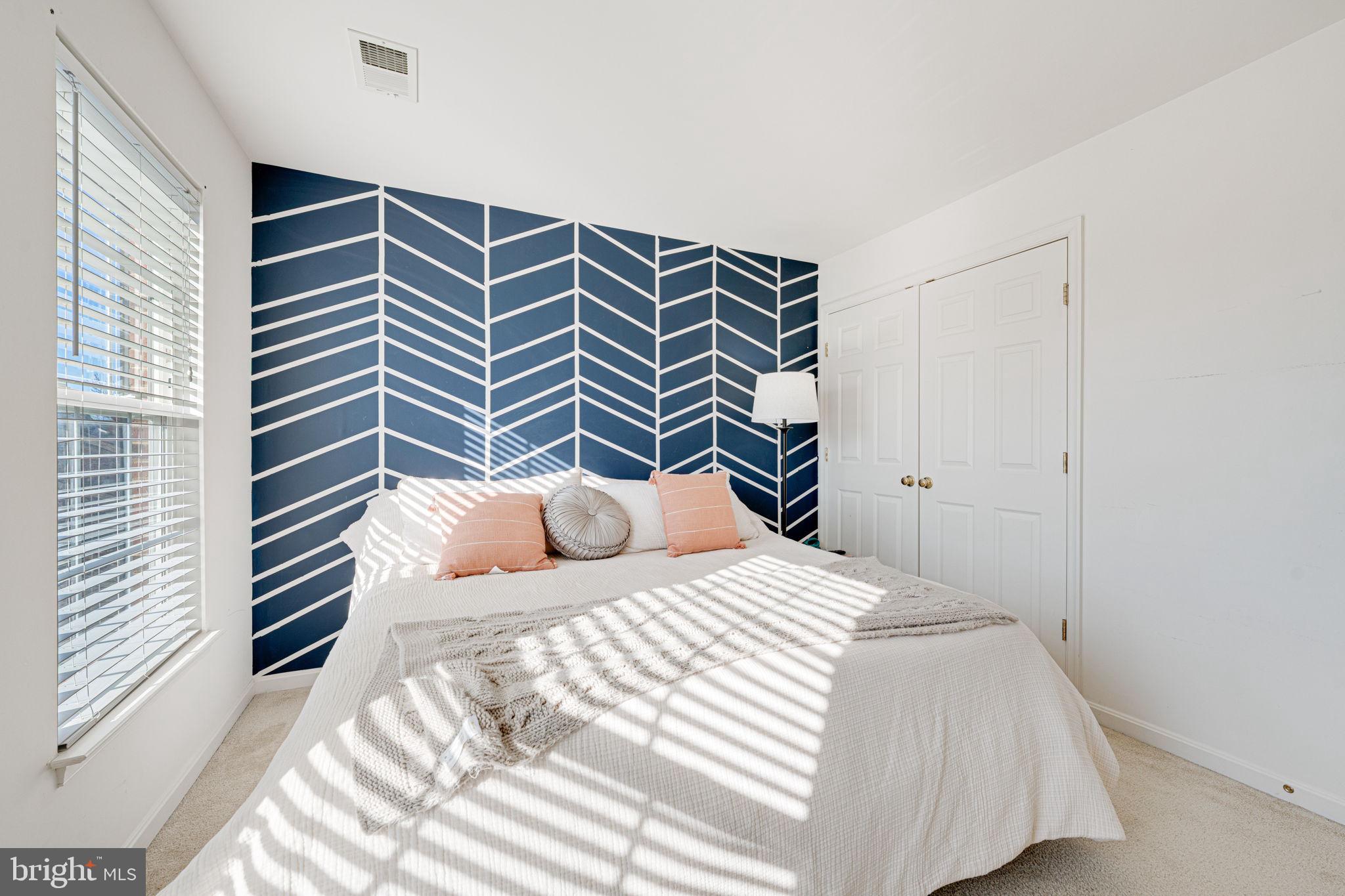 BROAD RUN OAKS - Residential