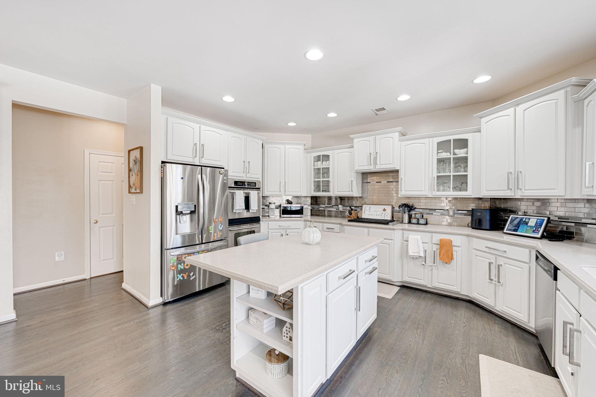 BROAD RUN OAKS - Residential