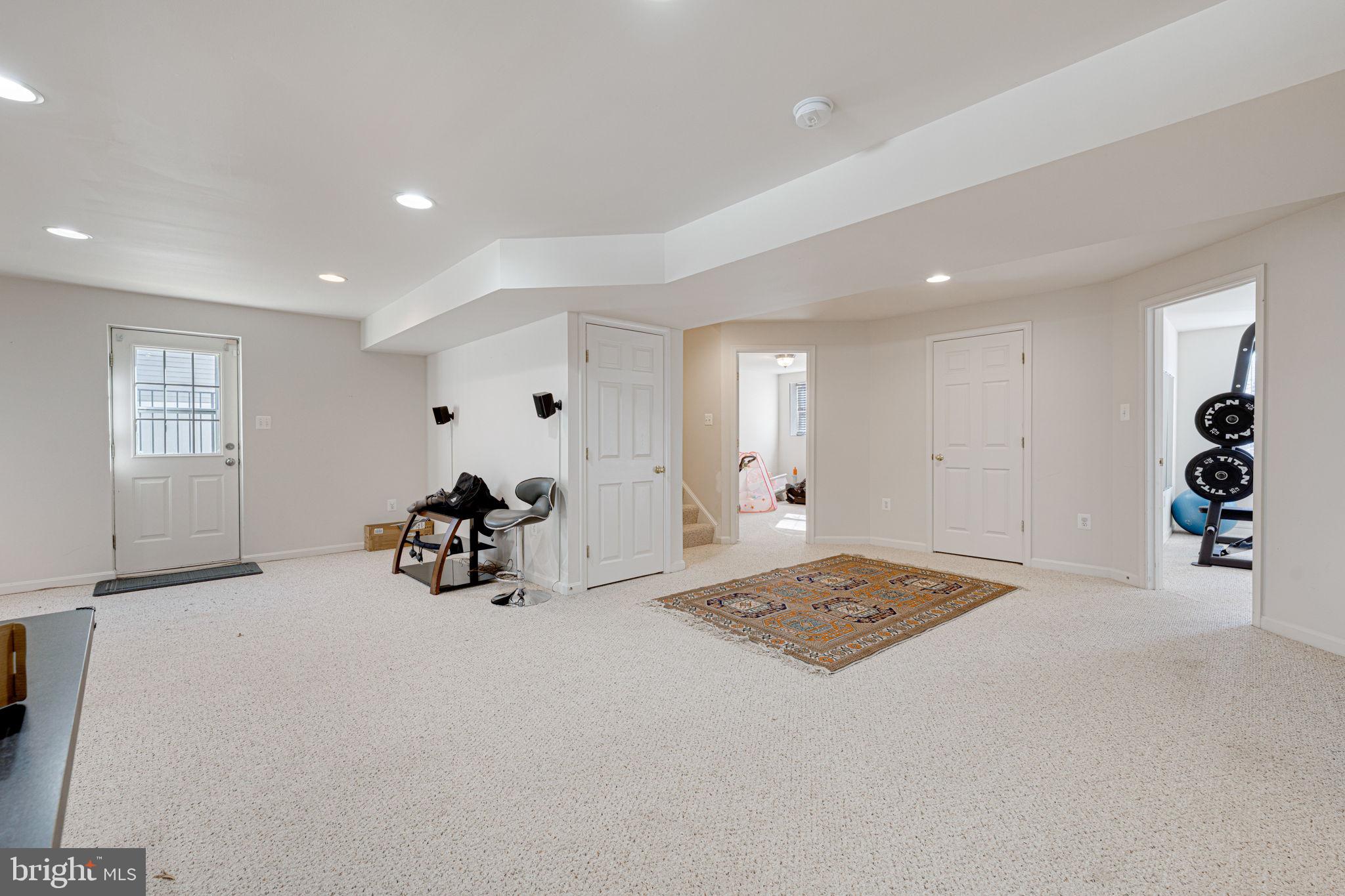 BROAD RUN OAKS - Residential