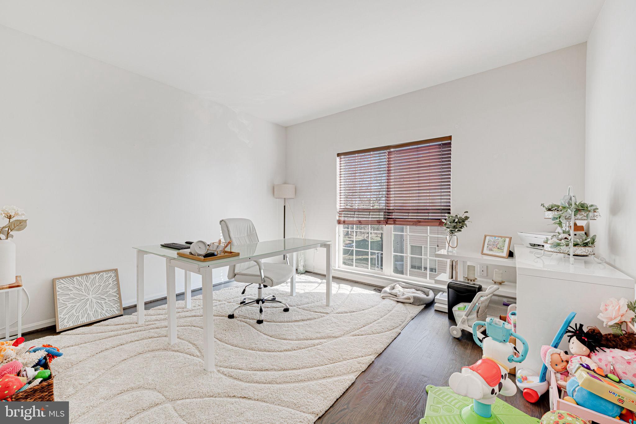 BROAD RUN OAKS - Residential