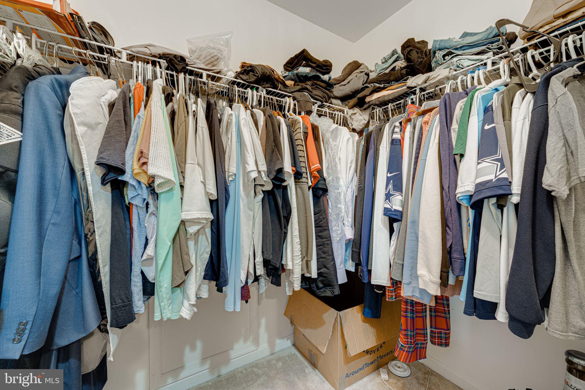 BROAD RUN OAKS - Residential