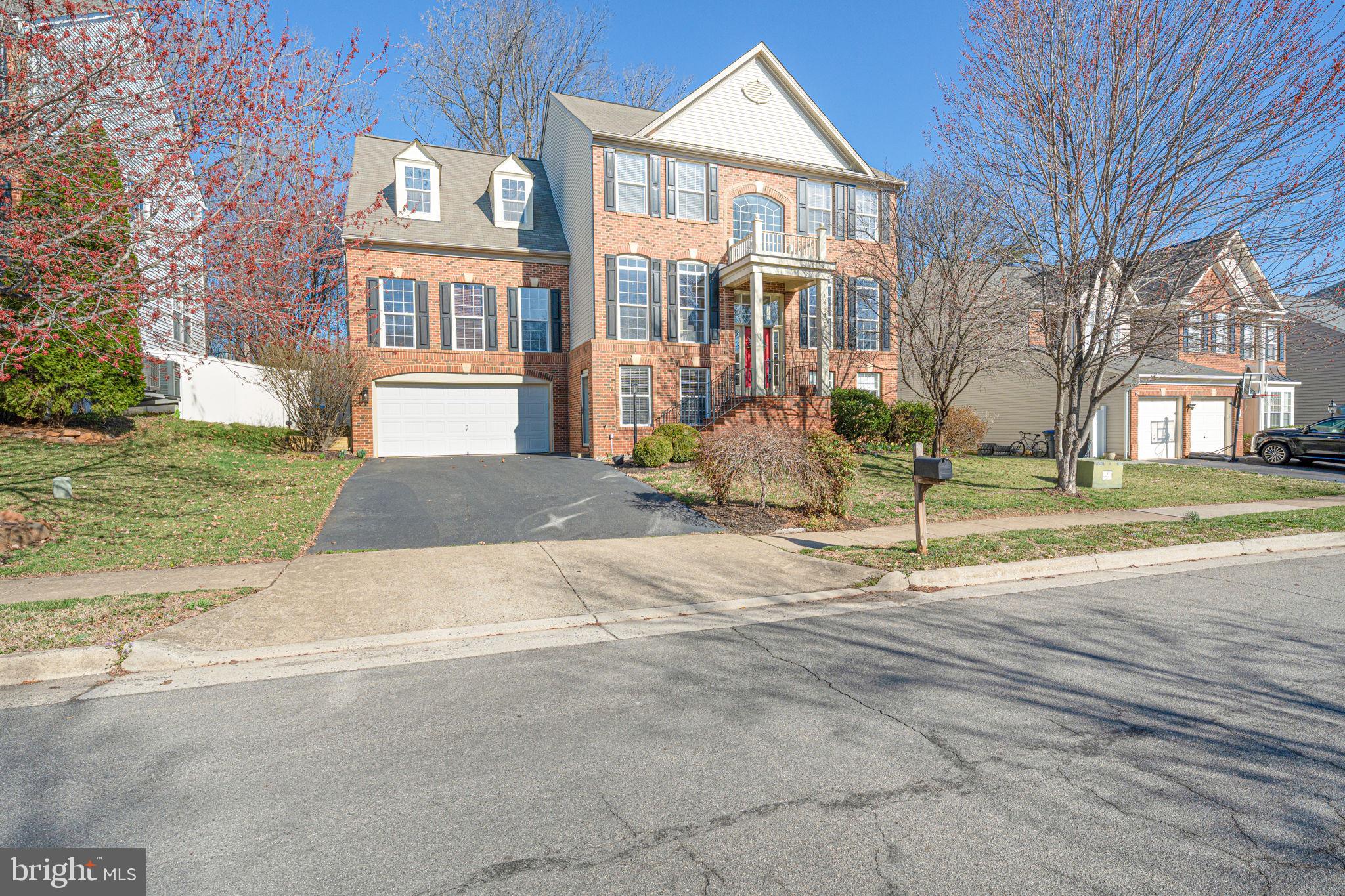 BROAD RUN OAKS - Residential