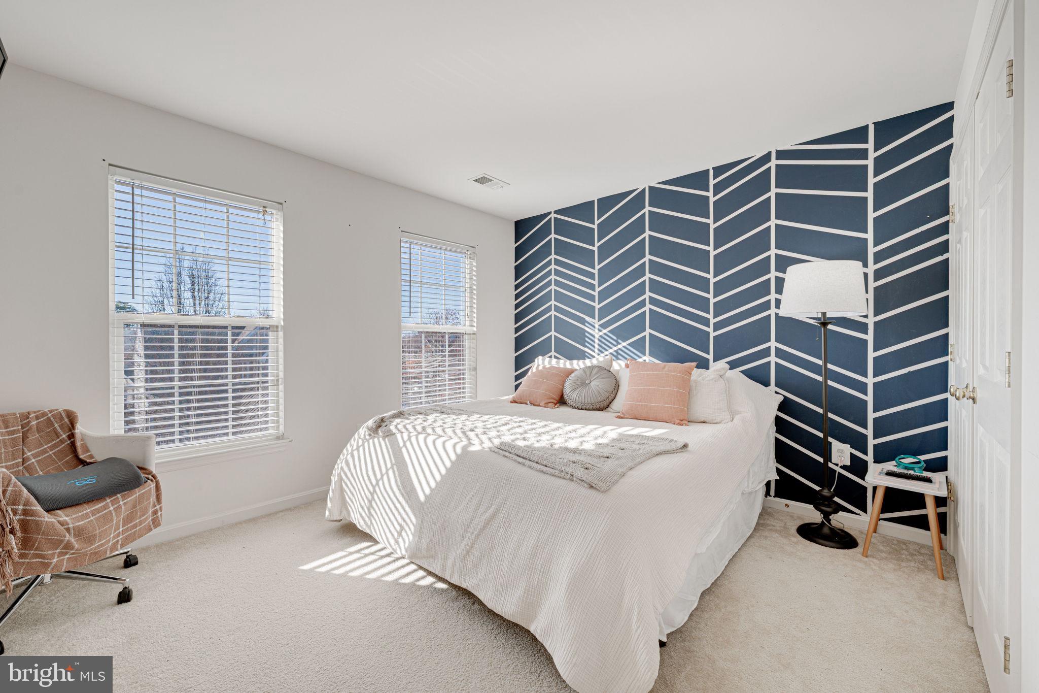 BROAD RUN OAKS - Residential