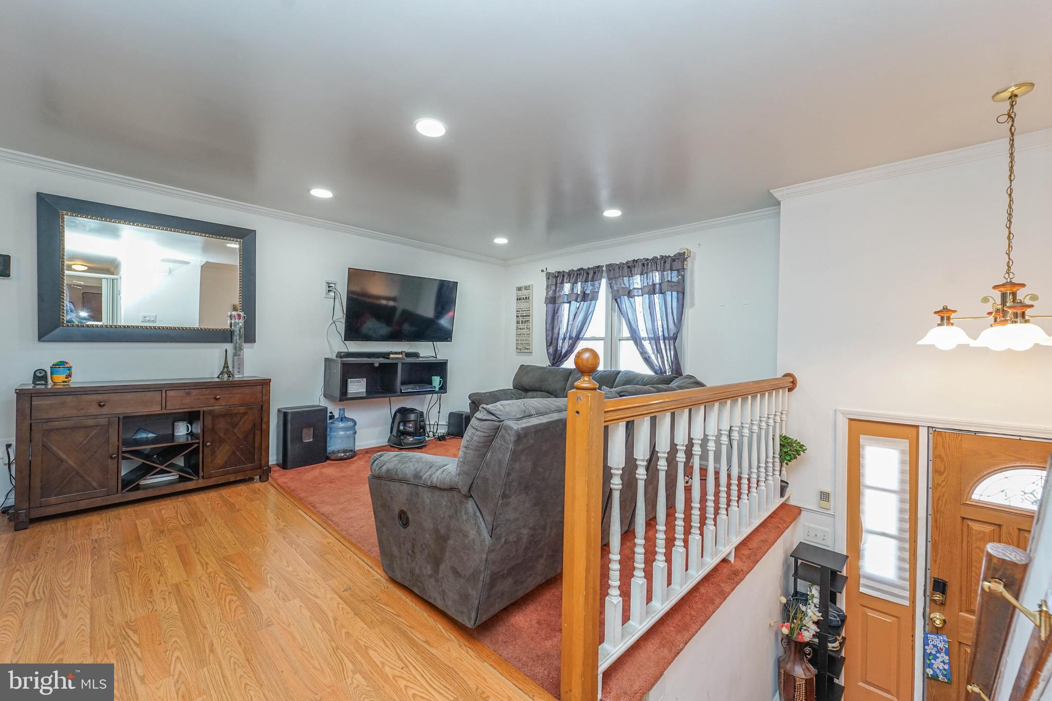 5807 BURGUNDY STREET