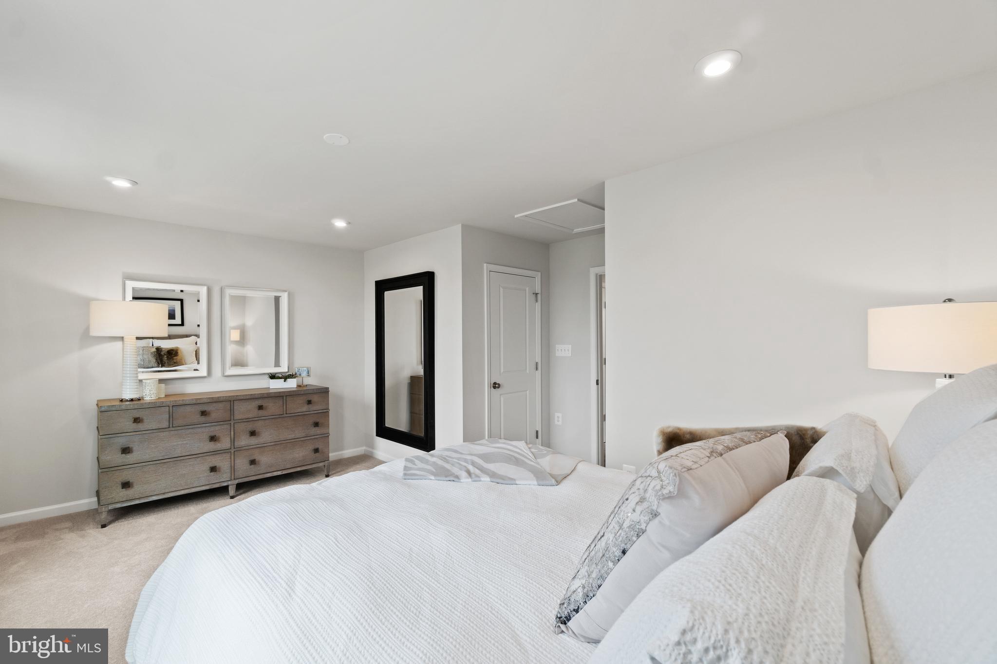 PRESIDENTS POINTE - Residential