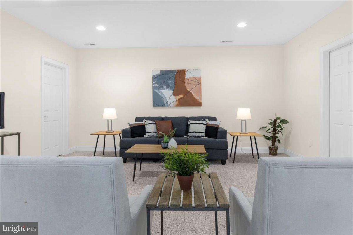 COMPASS POINTE - Residential