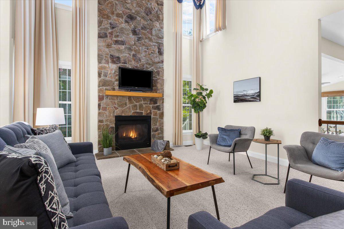 COMPASS POINTE - Residential