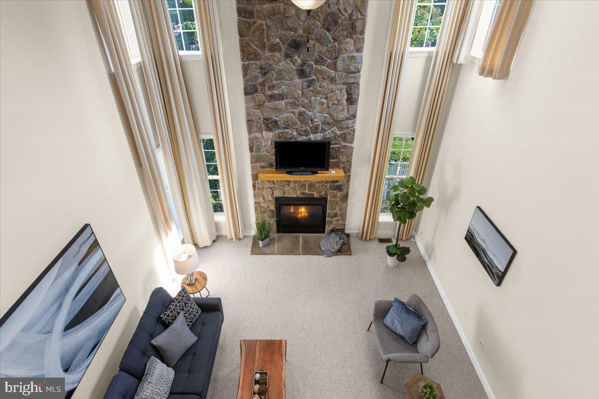 COMPASS POINTE - Residential