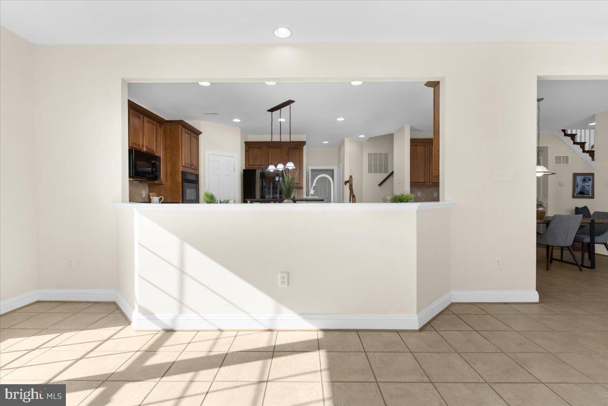 COMPASS POINTE - Residential