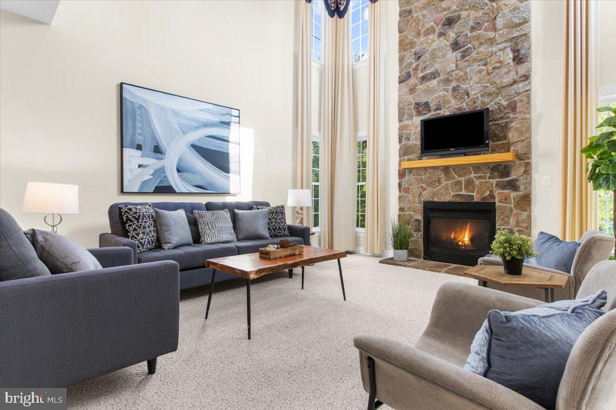 COMPASS POINTE - Residential