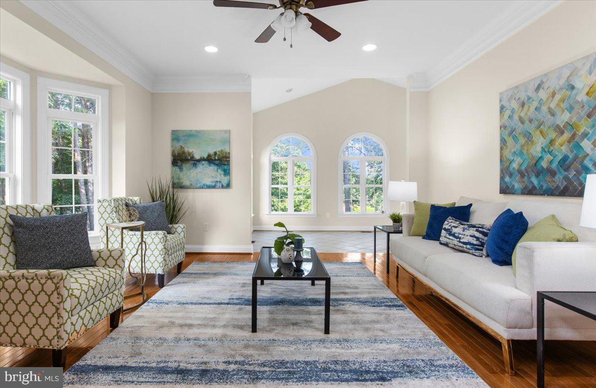 COMPASS POINTE - Residential