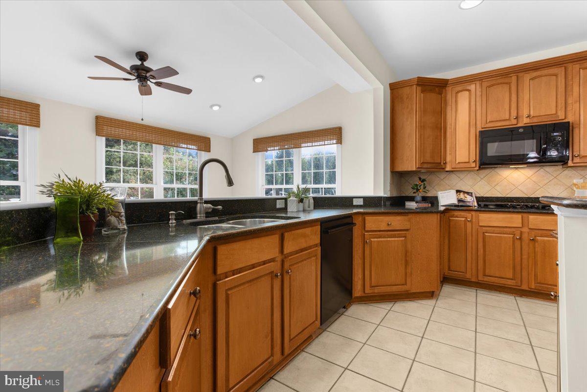 COMPASS POINTE - Residential