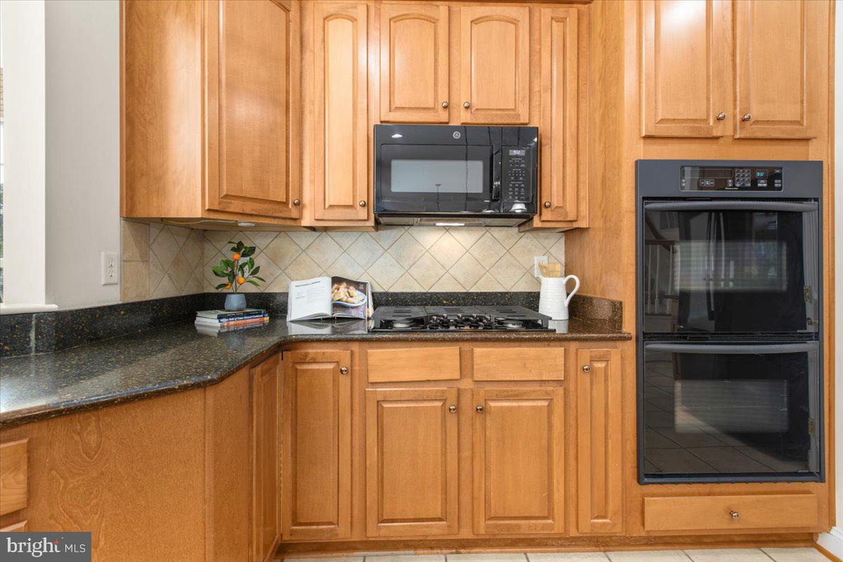 COMPASS POINTE - Residential