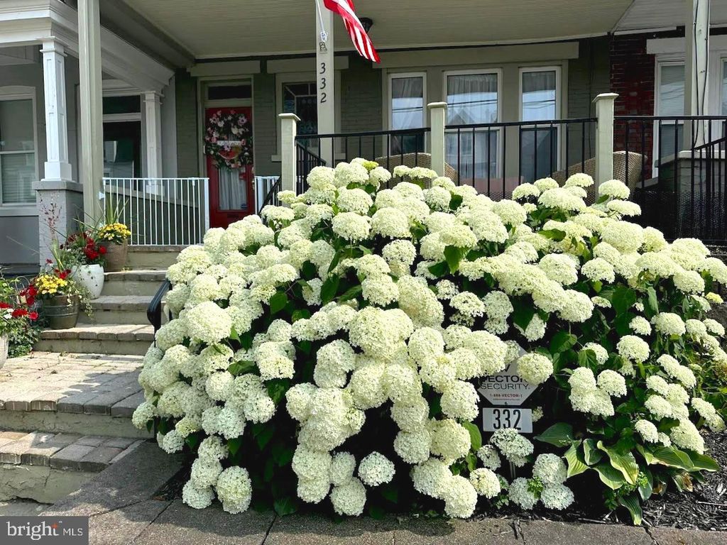 Photo of 332 E New Street, Lancaster, PA 17602 (MLS # PALA2048156)