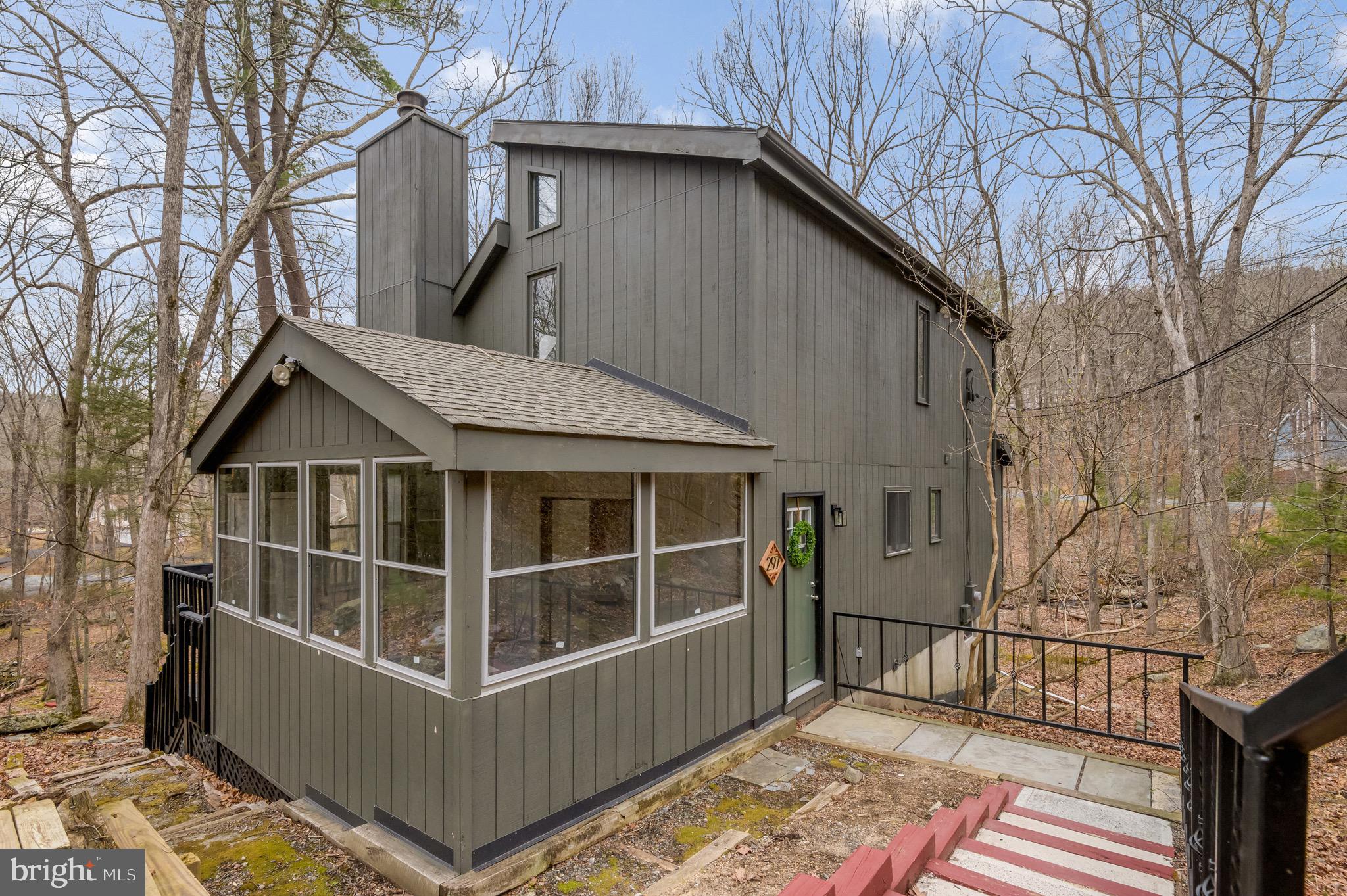 297 BRENTWOOD DRIVE