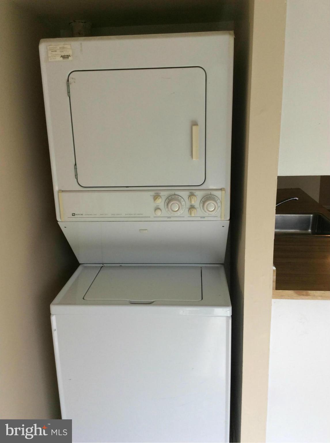 VISTAS OF VIENNA CONDOMINIUMS - Residential