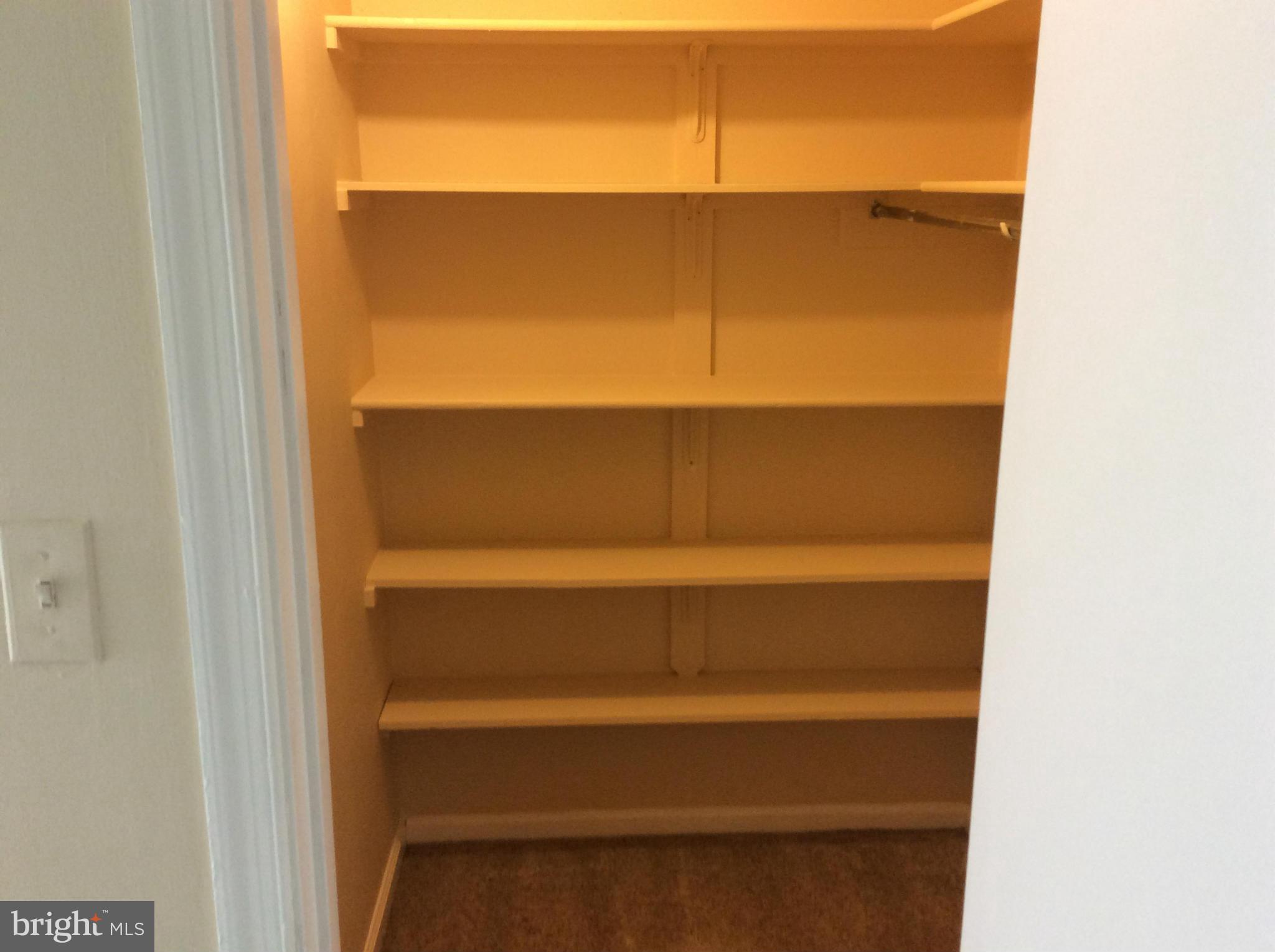 VISTAS OF VIENNA CONDOMINIUMS - Residential