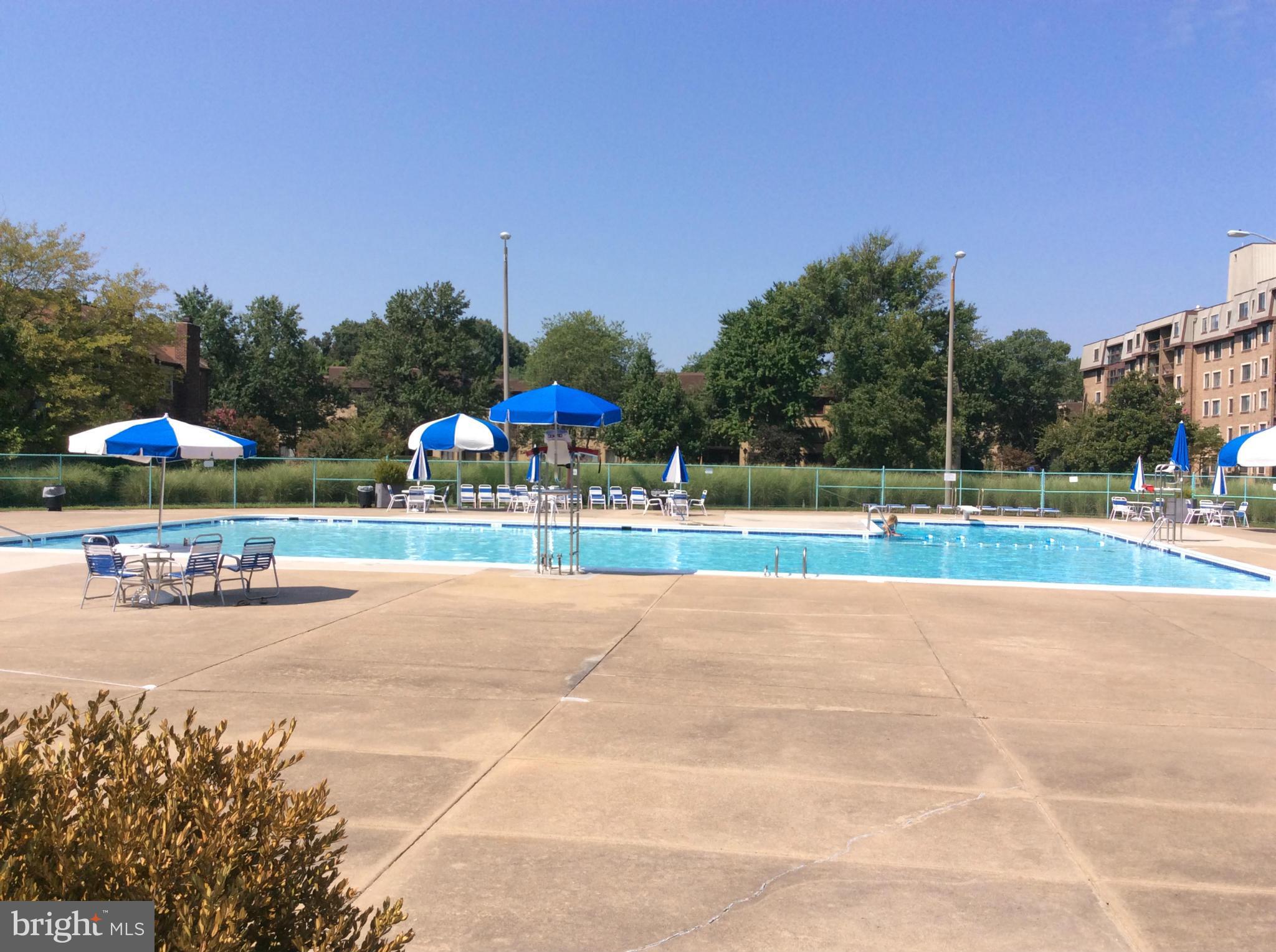 VISTAS OF VIENNA CONDOMINIUMS - Residential