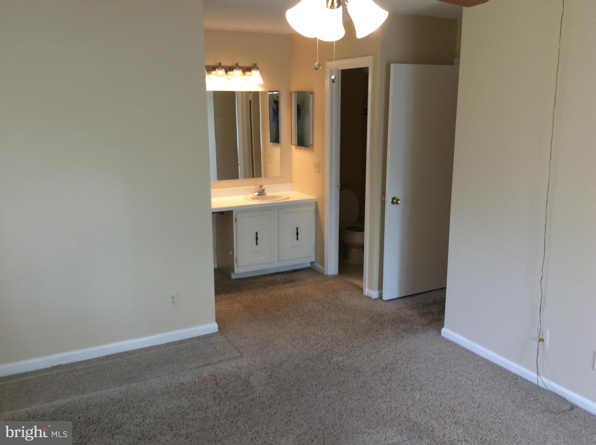 VISTAS OF VIENNA CONDOMINIUMS - Residential