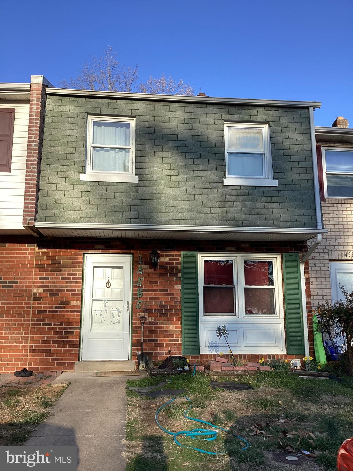 Beautiful 3 levels Townhome 3 bed/2.5 bath ( +2 bedroom ntc in basement).
with a walk out basement over 1800 square feet! Seller has recently replace the Roof, Newer HVAC .
Some cosmetic work needed AS-IS, Schedule your appointment today!