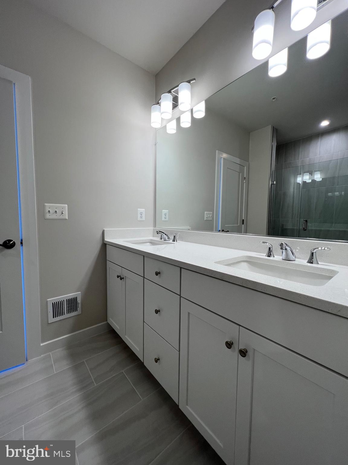 ASHBROOK PLACE - Residential Lease