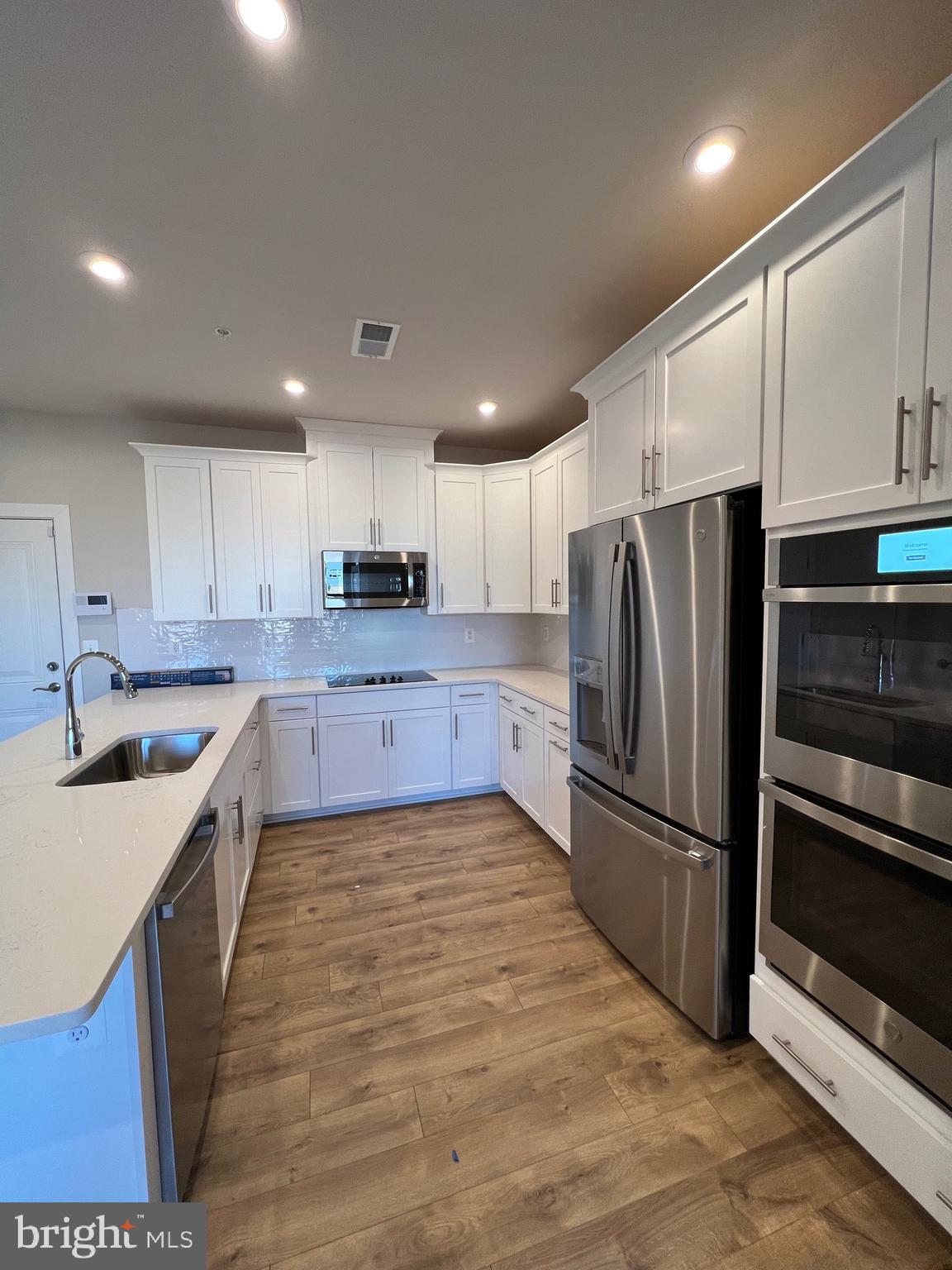 ASHBROOK PLACE - Residential Lease