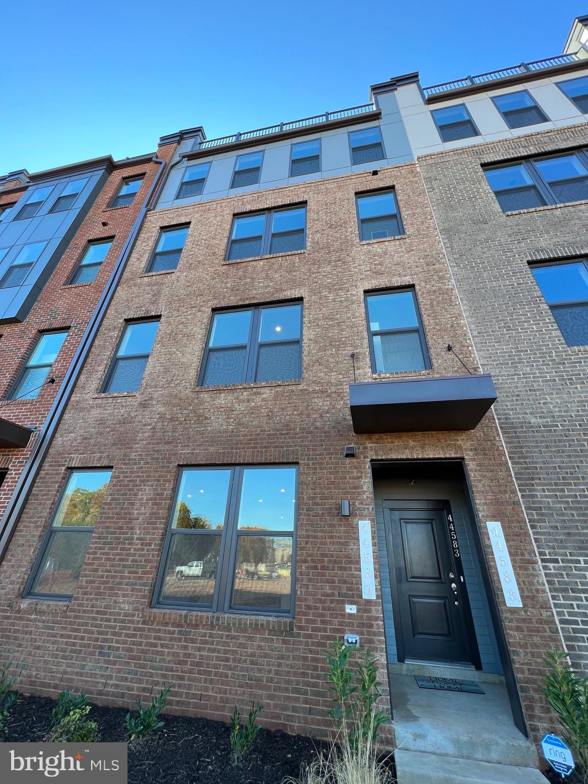 ASHBROOK PLACE - Residential Lease