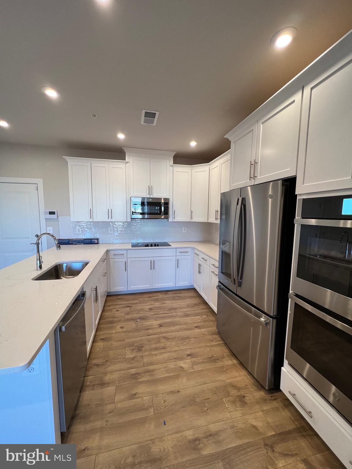 ASHBROOK PLACE - Residential Lease